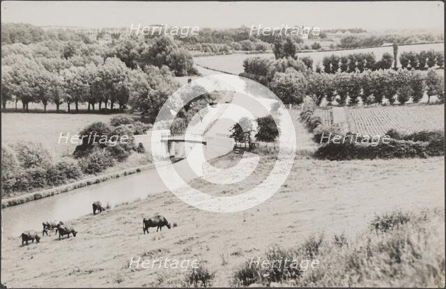 View from the west looking down towards the Globe Lane bridge, Leighton Buzzard, Beds,  1910-1960.  Creator: George R Long.