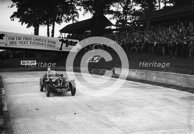 Alfa Romeo racing at Brooklands, 1938 or 1939. Artist: Bill Brunell.