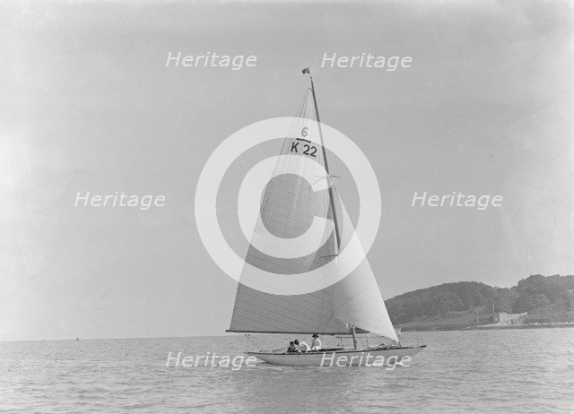 The 6 Metre class 'Maid Marion' (K22) sailing close-hauled, 1921. Creator: Kirk & Sons of Cowes.