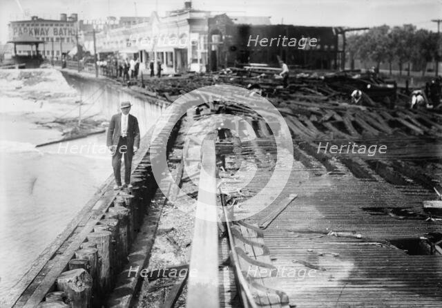 Brighton Beach fire, 1912, 1912. Creator: Bain News Service.