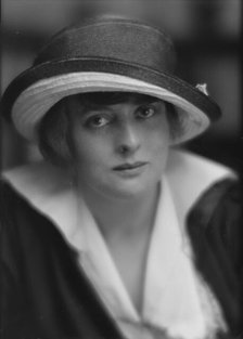 Boland, Mary, Miss, portrait photograph, 1914 June 5. Creator: Arnold Genthe.