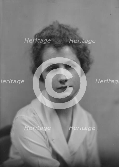 Williams, Miss, portrait photograph, 1917 Apr. 14. Creator: Arnold Genthe.