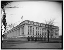 Building, between 1910 and 1920. Creator: Harris & Ewing.