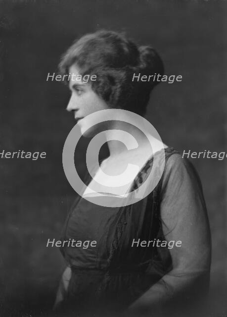 Miss Margaret Seligman, portrait photograph, 1917 Dec. 7. Creator: Arnold Genthe.