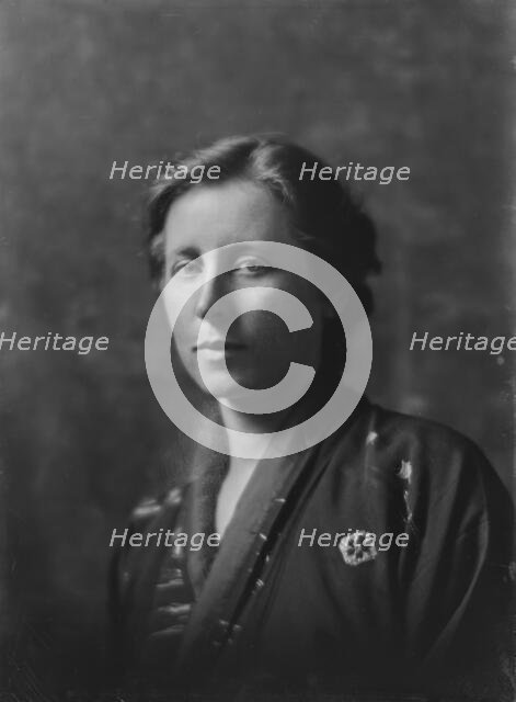 Mrs. Hans Zinsser, portrait photograph, 1918 Mar. 26. Creator: Arnold Genthe.