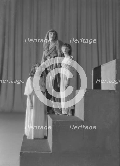 Scenes from Aedipus, a play by Augustin Duncan, between 1915 and 1921. Creator: Arnold Genthe.