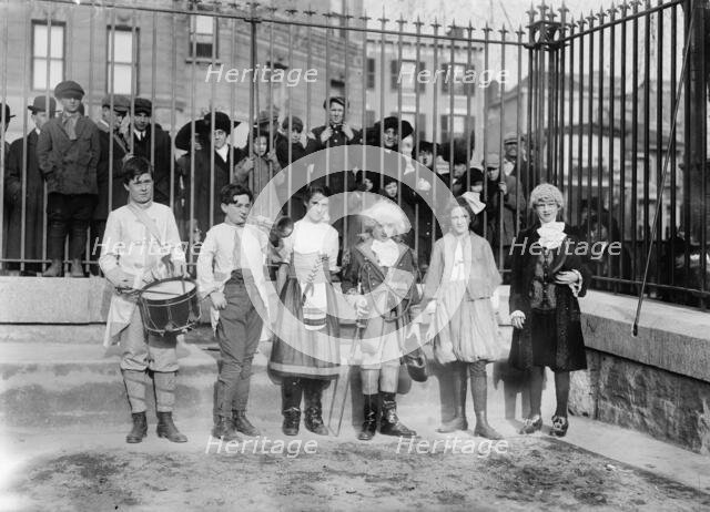 Children's fete, Gaynor Park, 1913. Creator: Bain News Service.