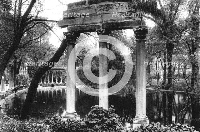 The Naumachia's Corinthian columns, Parc Monceau, Paris, 1931.Artist: Ernest Flammarion