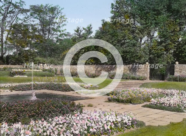 "Bartow Mansion," International Garden Club, 895 Shore Bay Road, Pelham Bay Park, Bronx, NY, 1915. Creator: Frances Benjamin Johnston.