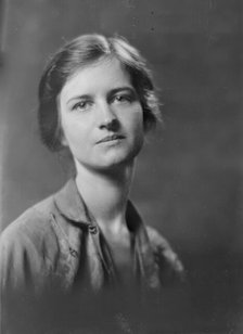 Miss Hines, portrait photograph, 1919 Aug. 7. Creator: Arnold Genthe.