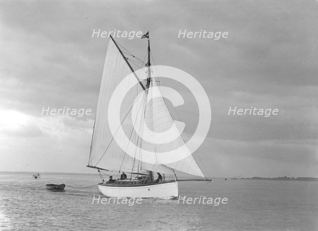 The gaff rig sailboat 'Bunty' close-hauled, 1921. Creator: Kirk & Sons of Cowes.