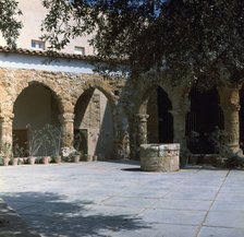 The cloister of San Nicola, 13th century. Artist: Unknown