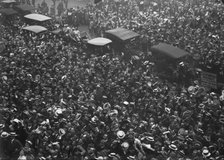 Crowd listening to T.R. [Theodore Roosevelt] speak, Chicago, 1912. Creator: Bain News Service.