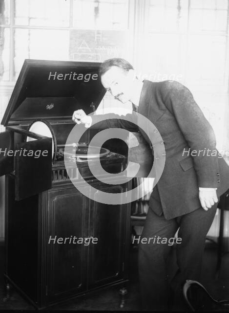 Pathe, between c1915 and c1920. Creator: Bain News Service.