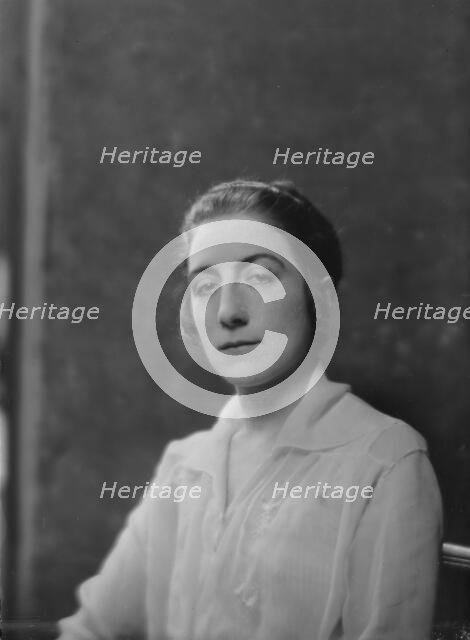 Valbel, Moore, portrait photograph, 1917 May 15. Creator: Arnold Genthe.