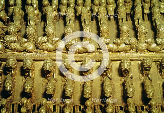 Detail of a gold pectoral with zoomorphic figures round shaped.