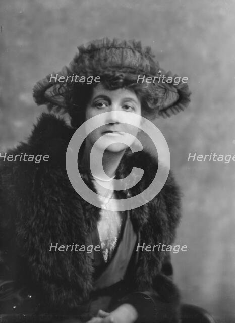 Gale, Zona, Miss, portrait photograph, 1917 May 15. Creator: Arnold Genthe.