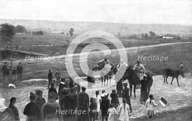 ''La liberation de la Serbie; des eclaireurs francais accueillis en liberateurs aux abords..., 1918. Creator: Unknown.