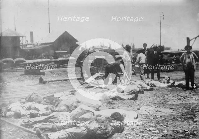 Gathering dead, Vera Cruz, 1914. Creator: Bain News Service.