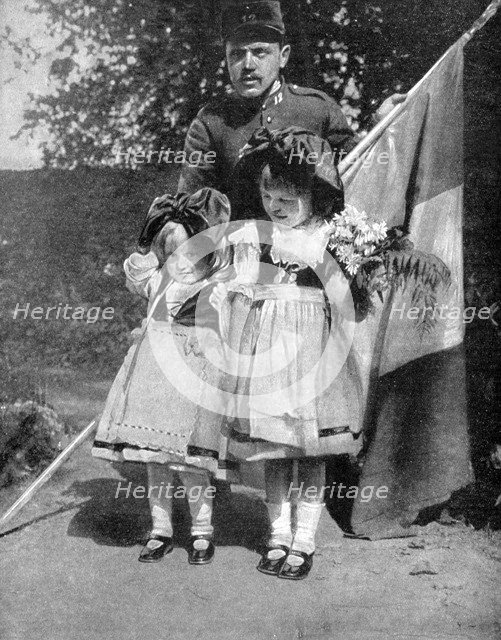 Young Alsatian children in traditional dress with a French soldier, World War I, 1915. Artist: Unknown