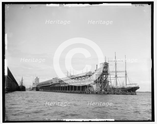 Commandancia St. wharf, Pensacola, Florida, between 1900 and 1906. Creator: Unknown.