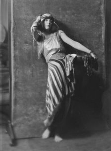 Fontaine, Miss, 1916 Feb. 2. Creator: Arnold Genthe.