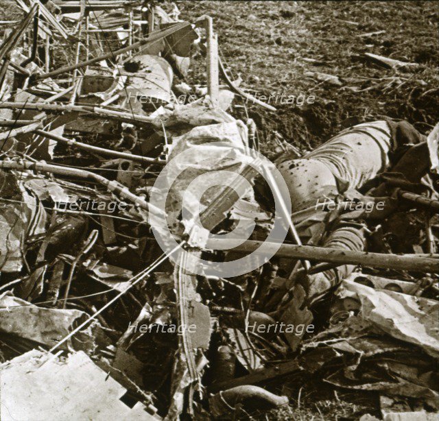 Crashed plane, Aisne, France, c1914-c1918. Artist: Unknown.