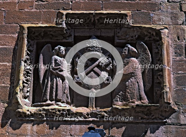 Monasterio de Santa María la Real. High relief on the façade.