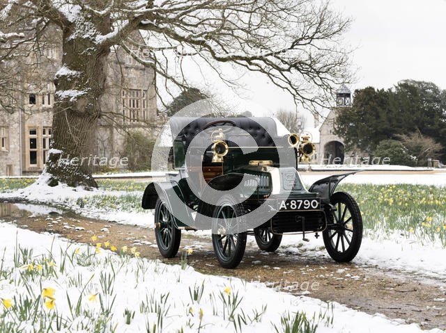 1904 De Dion Bouton model Q in snow with daffodils at Beaulieu. Creator: Unknown.