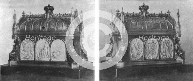 'Le Coffret de la Reine; les deux faces principales, ornees de bas-reliefs d'ivoire..., c1916. Creator: Unknown.