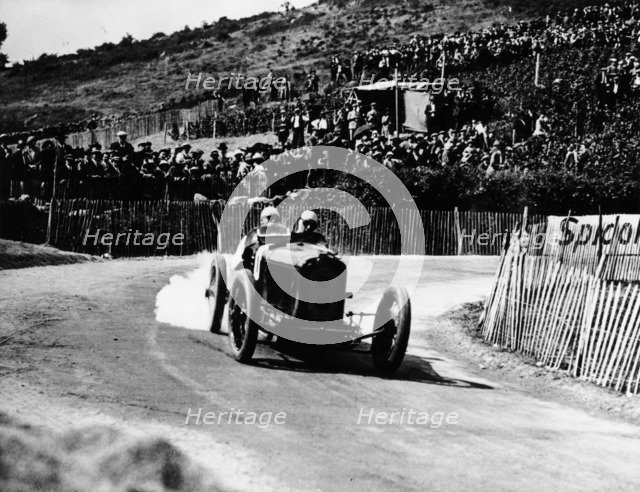 Kenelm Lee Guinness in a 6 cylinder Sunbeam, French Grand Prix, Lyons, 1924. Artist: Unknown