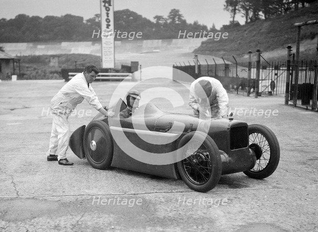 Leon Cushman's Austin 7 racer making a speed record attempt, Brooklands, 8 August 1931. Artist: Bill Brunell.