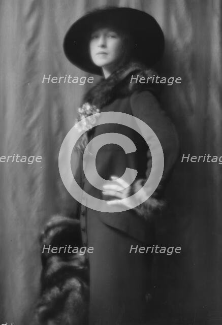 Osborn, Audrey, Miss, portrait photograph, 1913. Creator: Arnold Genthe.