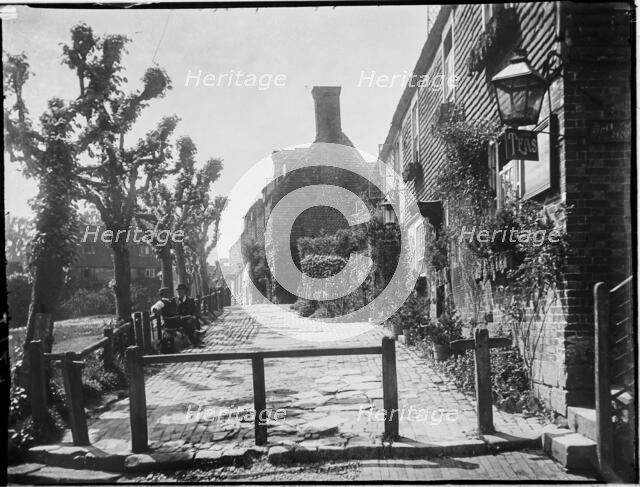 The Crown Inn, Groombridge, Speldhurst, Tunbridge Wells, Kent, 1911. Creator: Katherine Jean Macfee.