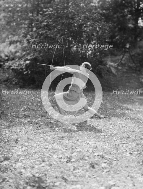 Florence Noyes dancers, between 1915 and 1918. Creator: Arnold Genthe.