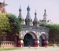 Entrance into the Church of the Resurrection, Kostroma, 1910. Creator: Sergey Mikhaylovich Prokudin-Gorsky.
