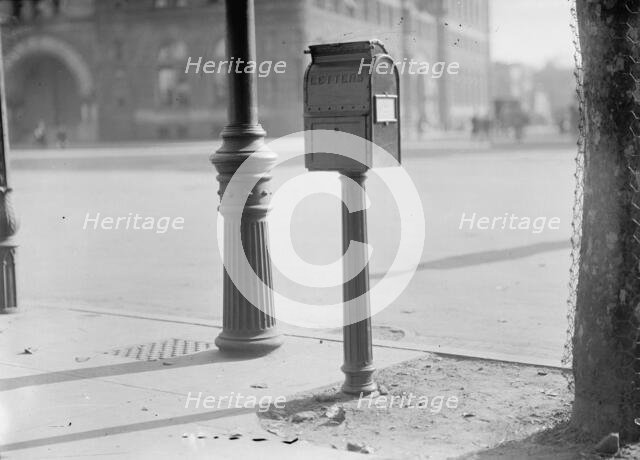 Post office Department Mail Box, 1911. Creator: Harris & Ewing.