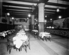 Edelweiss Cafe, bar room, Detroit, Mich., between 1905 and 1915. Creator: Unknown.