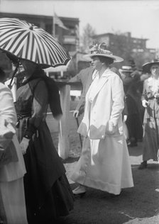 Leiter, Mrs. Joseph, Horse Show, 1917. Creator: Harris & Ewing.
