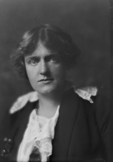 Dupont, Ellen, Miss, portrait photograph, 1915 July 2. Creator: Arnold Genthe.