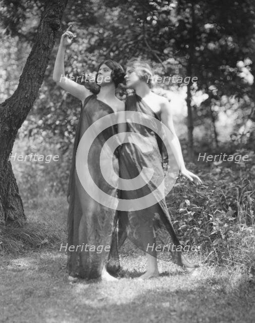 Wanger, Beatrice, Miss, and Miss Solveig Hornbeck, 1921 June 21. Creator: Arnold Genthe.