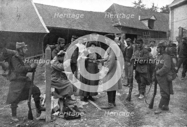 'Premiers Prisonniers Allemands', 1914. Creator: Unknown.