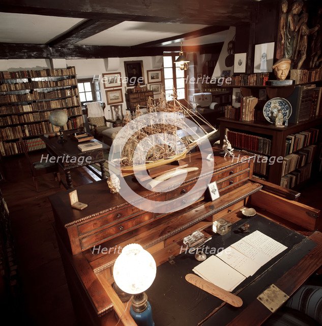 Desk of Pio Baroja, (1872-1956). Spanish novelist, preserved as he left it before his death at th…