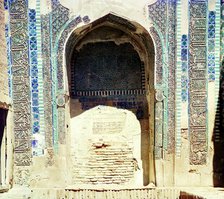 Niche in back wall of Shakh-i Zindeh [mosque], Samarkand, between 1905 and 1915. Creator: Sergey Mikhaylovich Prokudin-Gorsky.