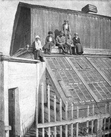 ''Les Romanof a Tobolsk; Le tsar et ses enfants venus chercher sur la toiture d'une serre..., 1917. Creator: Unknown.