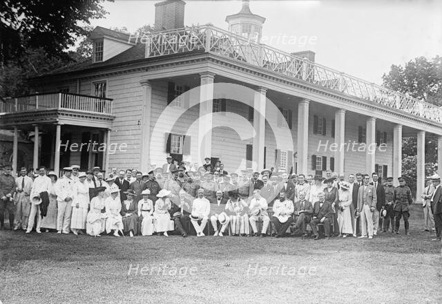 Group at Mount Vernon, 1917. Creator: Harris & Ewing.
