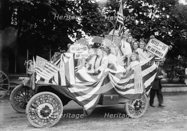 Suffragists in parade, between c1910 and c1915. Creator: Bain News Service.