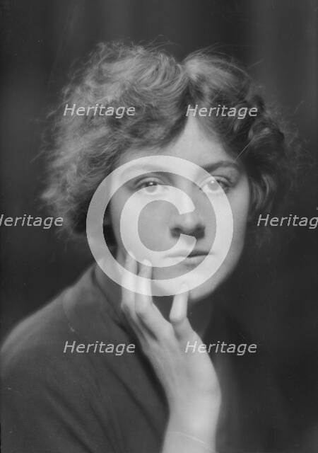 Dupell, Gladys, Miss, portrait photograph, 1916 Jan. 18. Creator: Arnold Genthe.