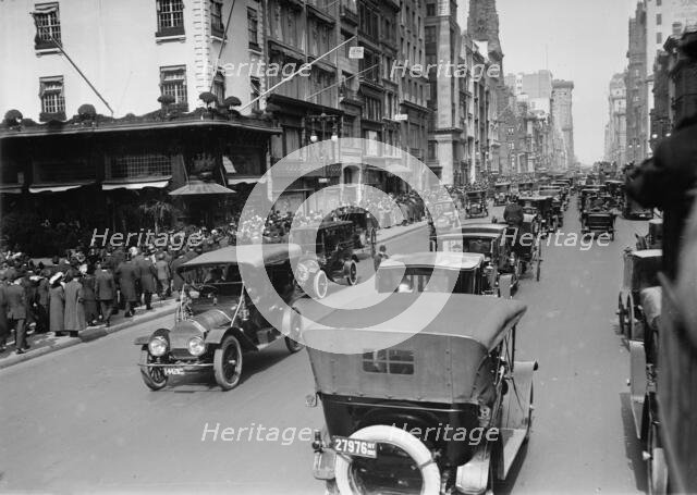 5th Ave., Easter, '13, 1913. Creator: Bain News Service.