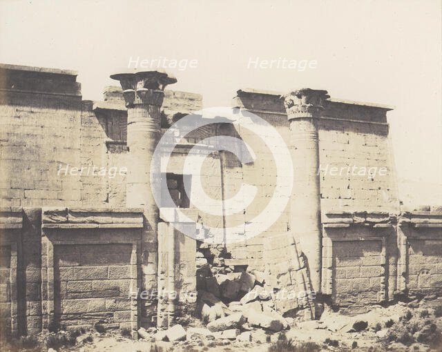 Médinet-Abou (Thèbes), Construction Antérieures - Entrée Principale, 1851-52, printed 1853-54. Creator: Félix Teynard.